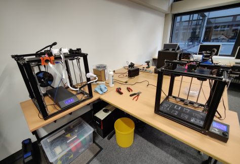 Zwei 3D-Drucker (Creality Ender 5 und 5 Plus)